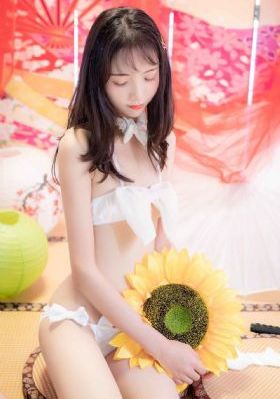 小雪被体育老师抱到仓库